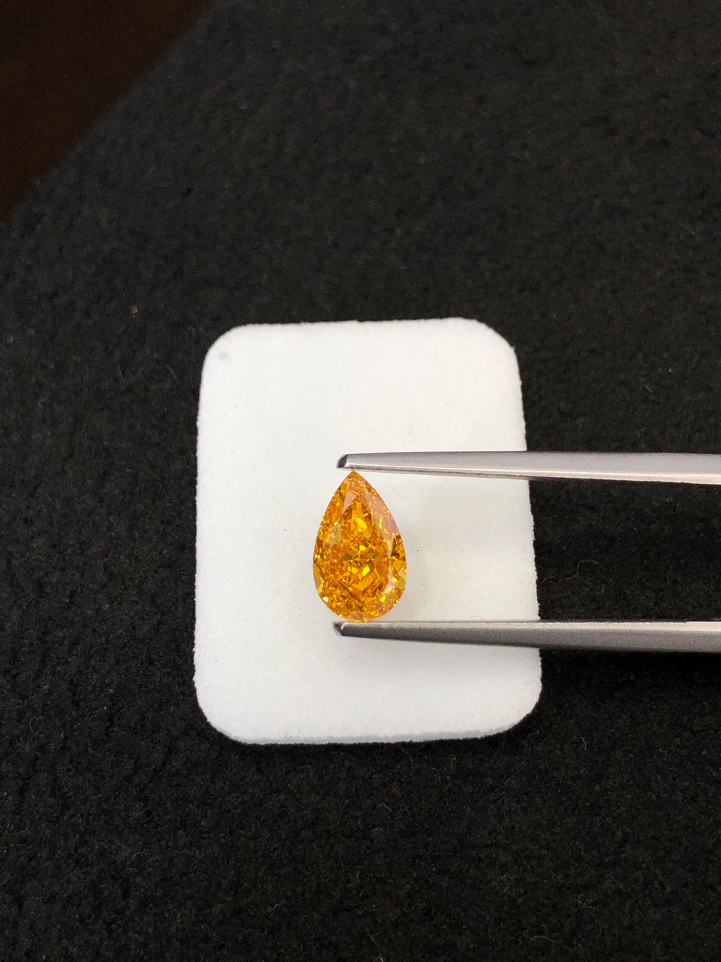 Natural Diamond Pear 1.00 ct – Fancy Vivid Yellow-Orange, Natural Colour