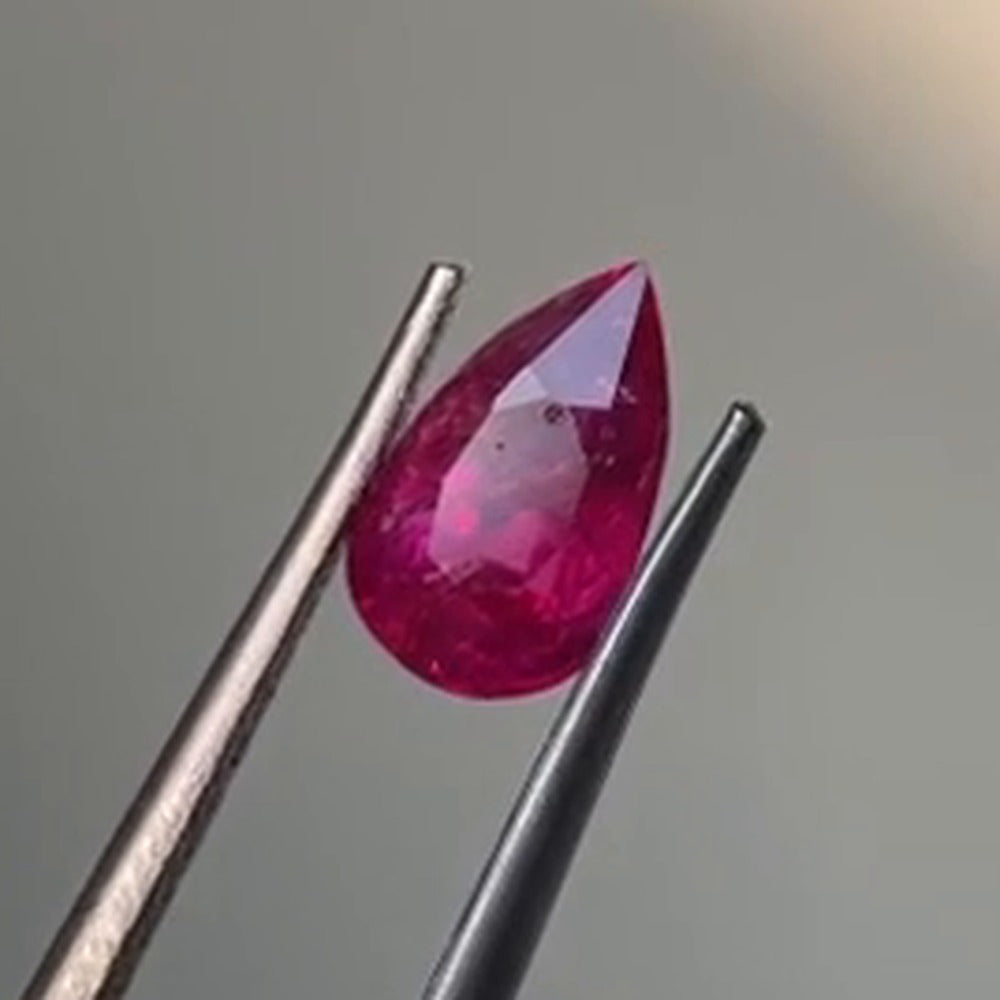 Natural ruby pear 1.02 ct, face-up photo