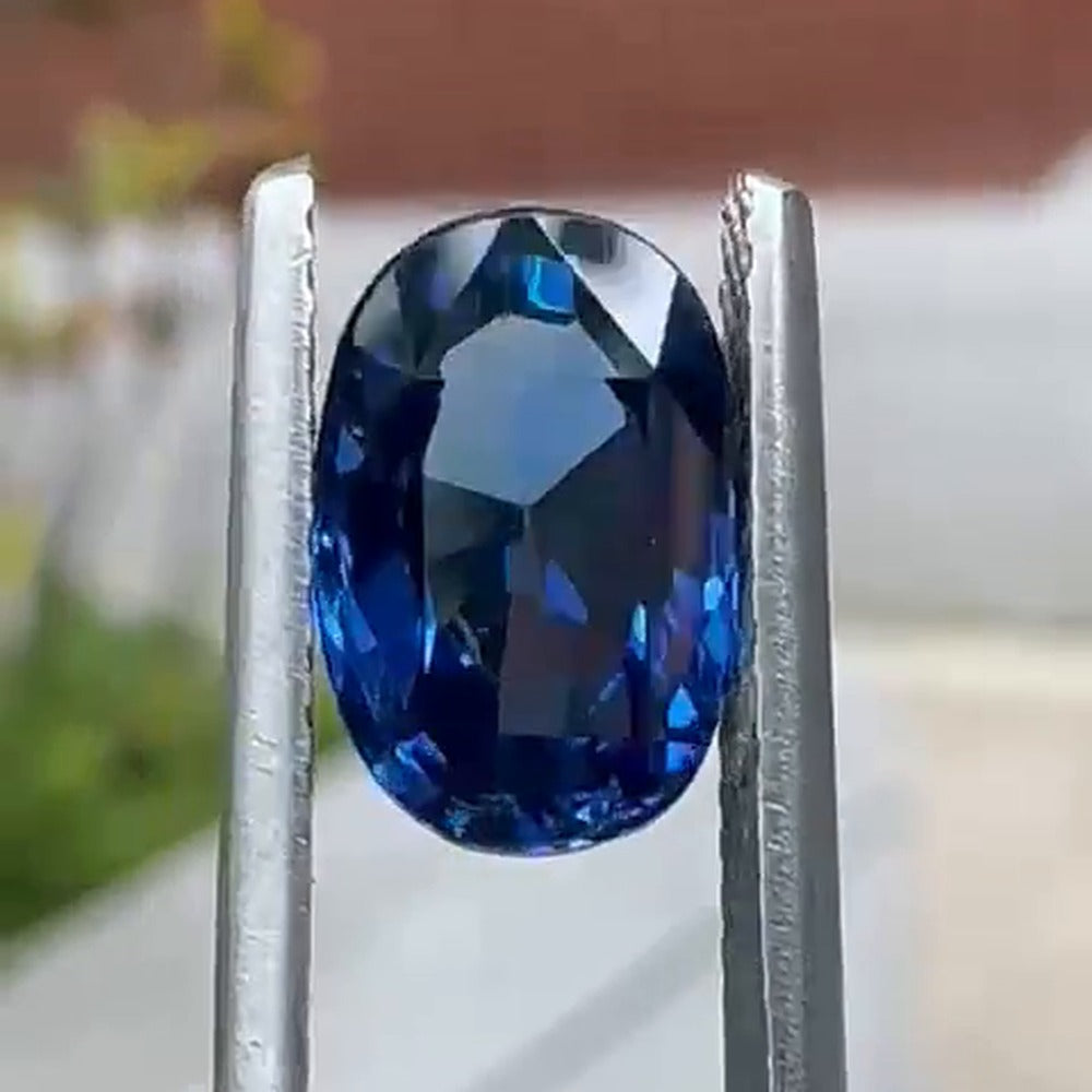 Natural blue sapphire oval 2.31 ct, face-up photo