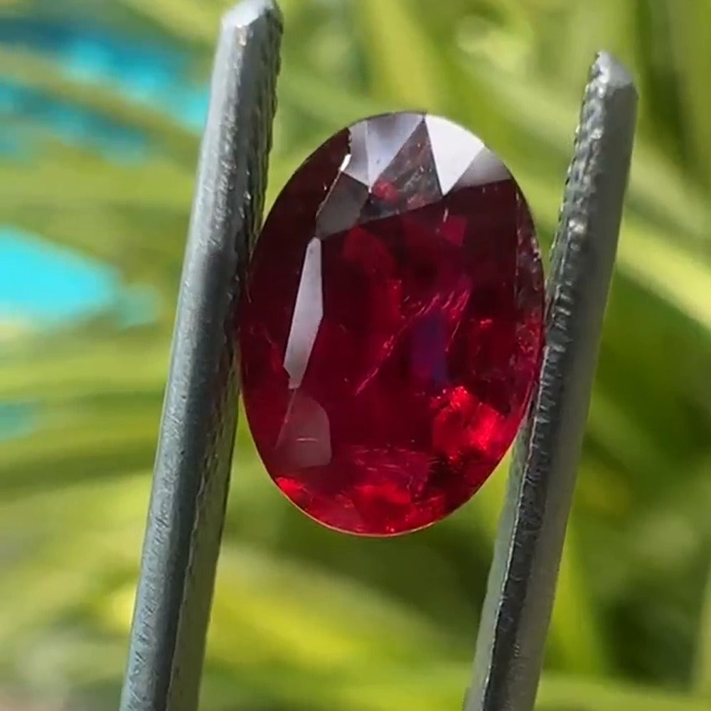 Natural ruby oval 2.03 ct, face-up photo