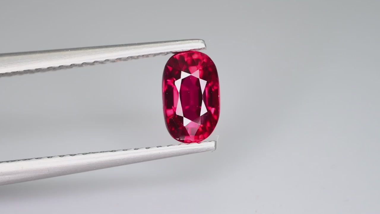 Video of Natural Ruby Oval 1.07 ct – Pigeon Blood, No Heat