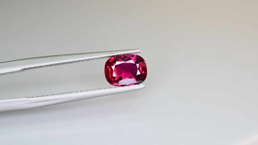 Video of Natural Ruby Oval 1.12 ct – Pigeon Blood, No Heat