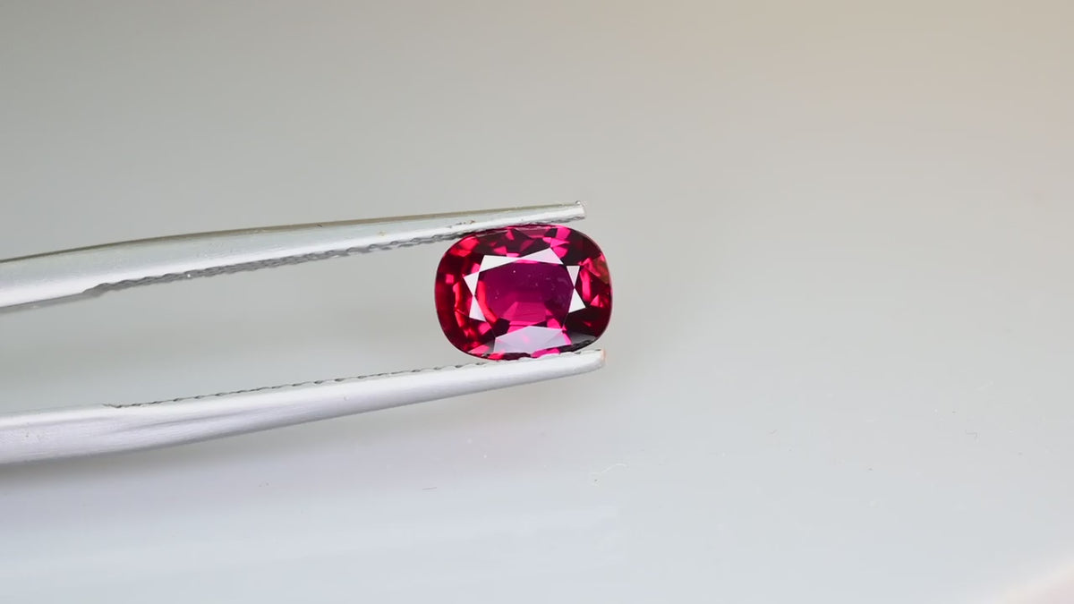 Video of Natural Ruby Oval 1.12 ct – Pigeon Blood, No Heat