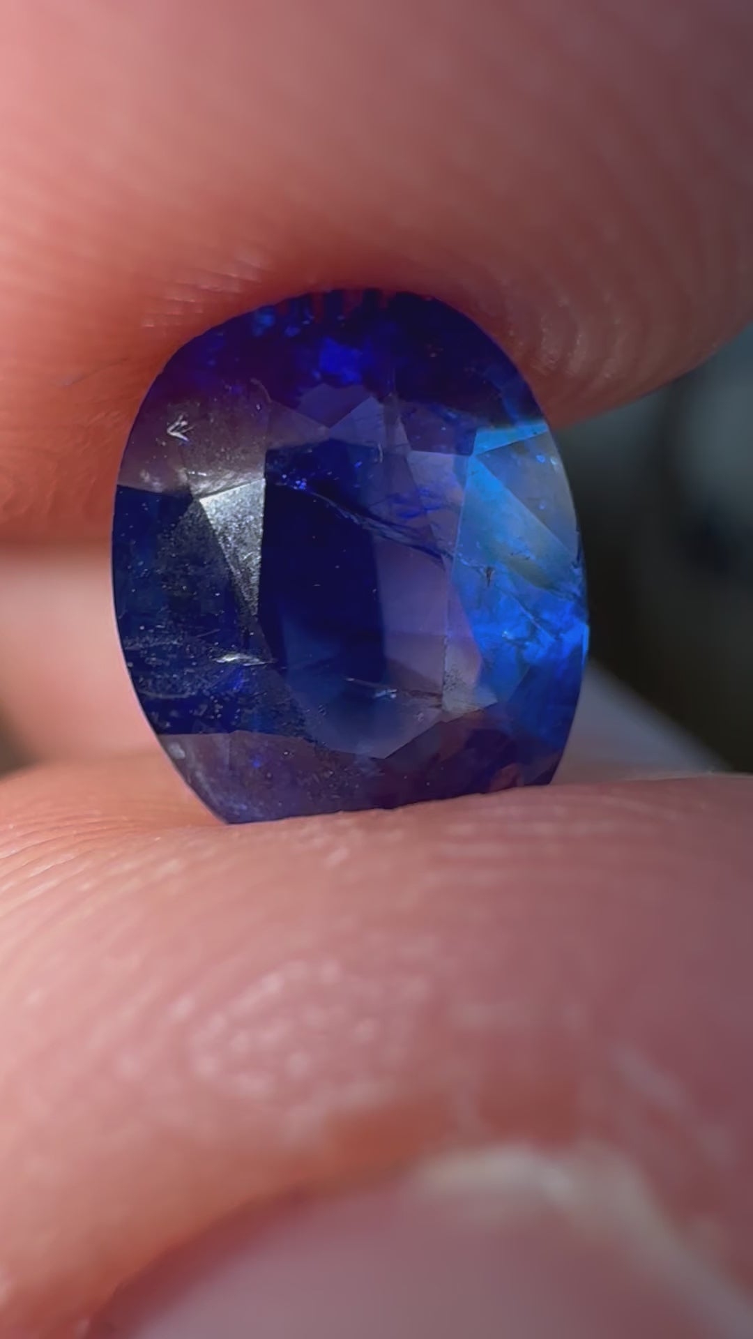 Video of Natural Blue Sapphire Oval 2.19 ct – Royal Blue, No Heat