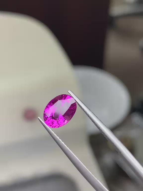 Video of Natural Pink Sapphire Oval 2.54 ct – Vivid Pink, No Heat
