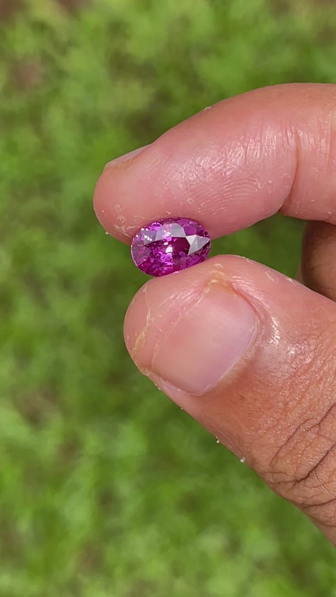 Video of Natural Pink Sapphire Oval 2.54 ct – Vivid Pink, No Heat (2)