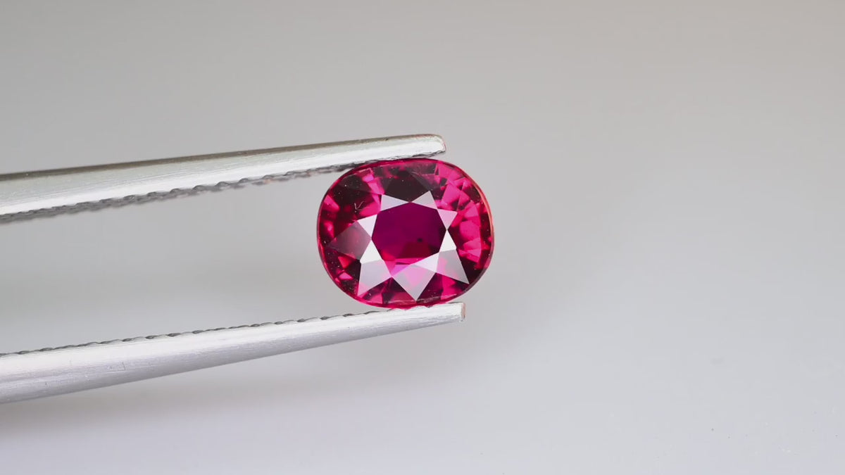 Video of Natural Ruby Oval 1.06 ct – Pigeon Blood, No Heat