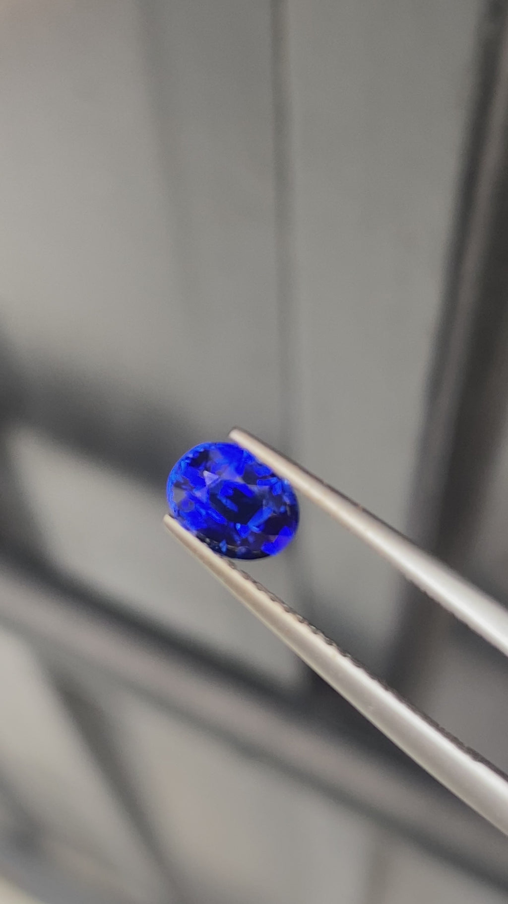 Video of Natural Blue Sapphire Oval 1.13 ct – Royal Blue, No Heat