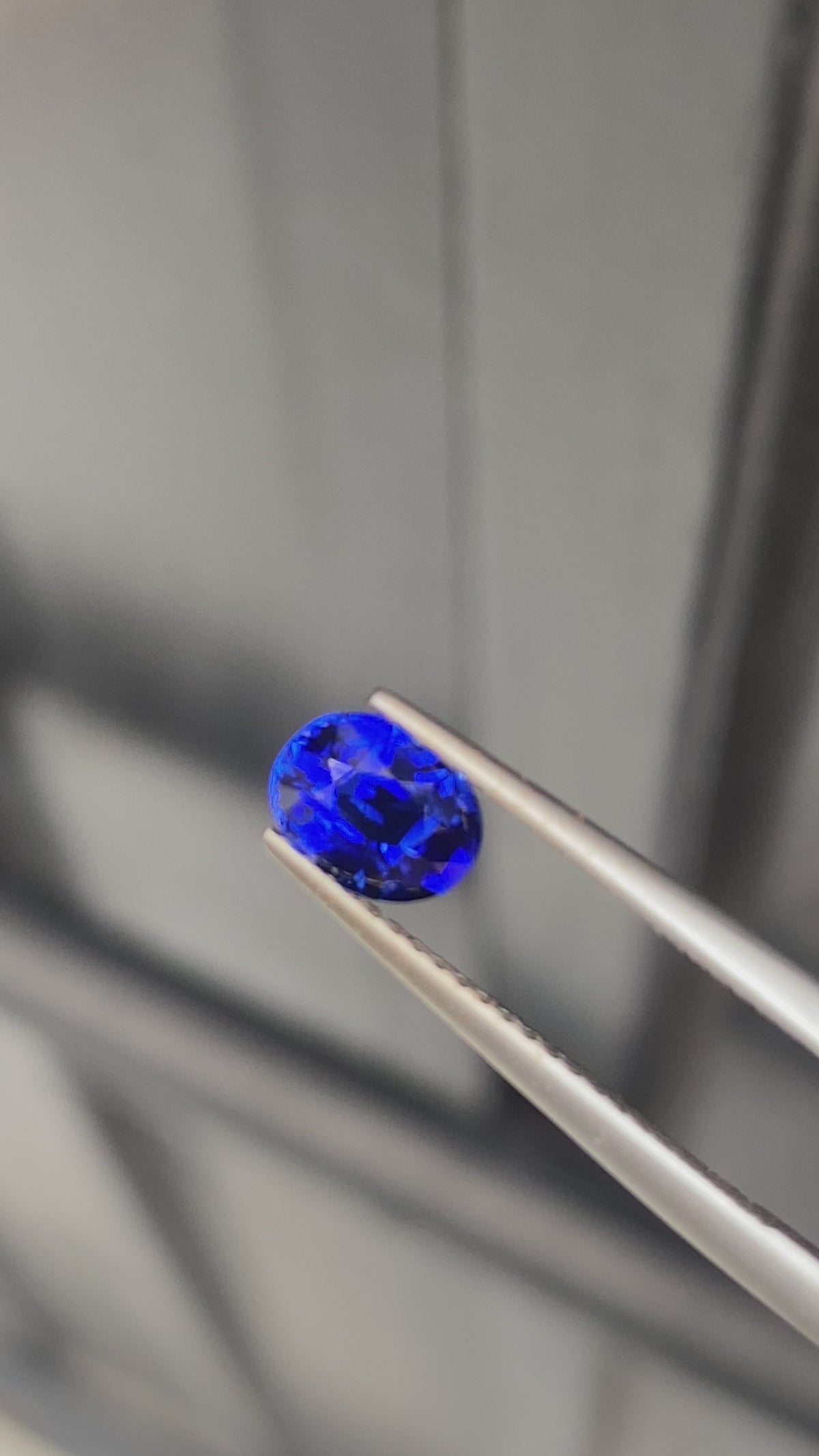 Video of Natural Blue Sapphire Oval 1.13 ct – Royal Blue, No Heat