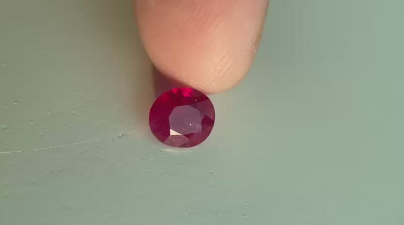 Video of Natural Ruby Oval 1.29 ct – Pigeon's Blood, No Heat