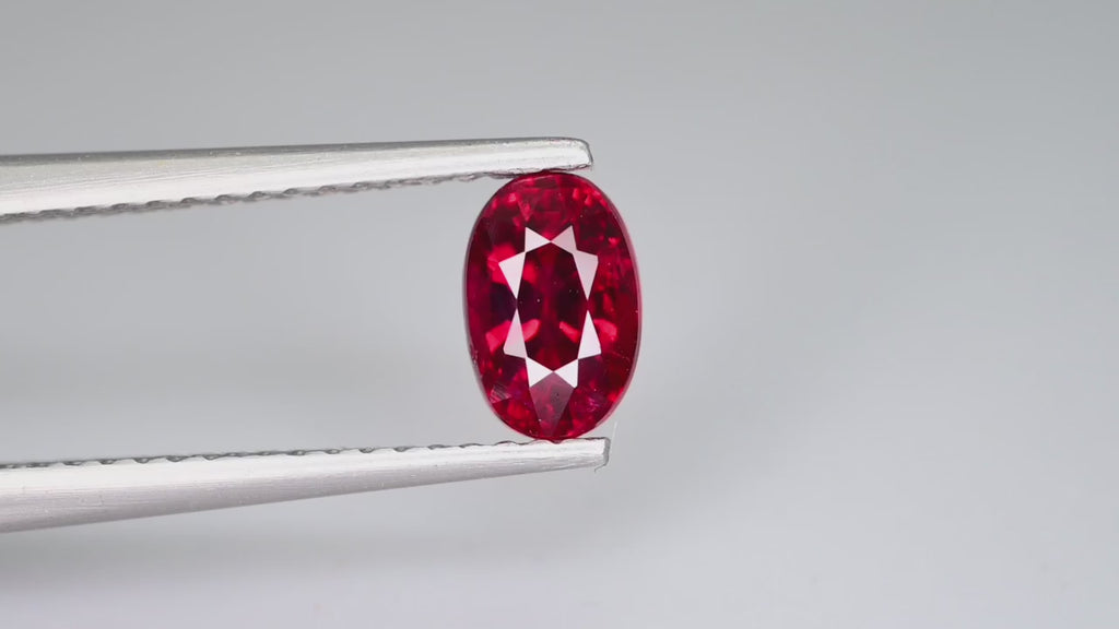 Video of Natural Ruby Oval 1.05 ct – Pigeon Blood, No Heat