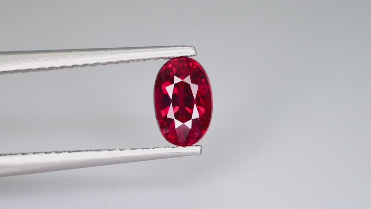 Video of Natural Ruby Oval 1.05 ct – Pigeon Blood, No Heat