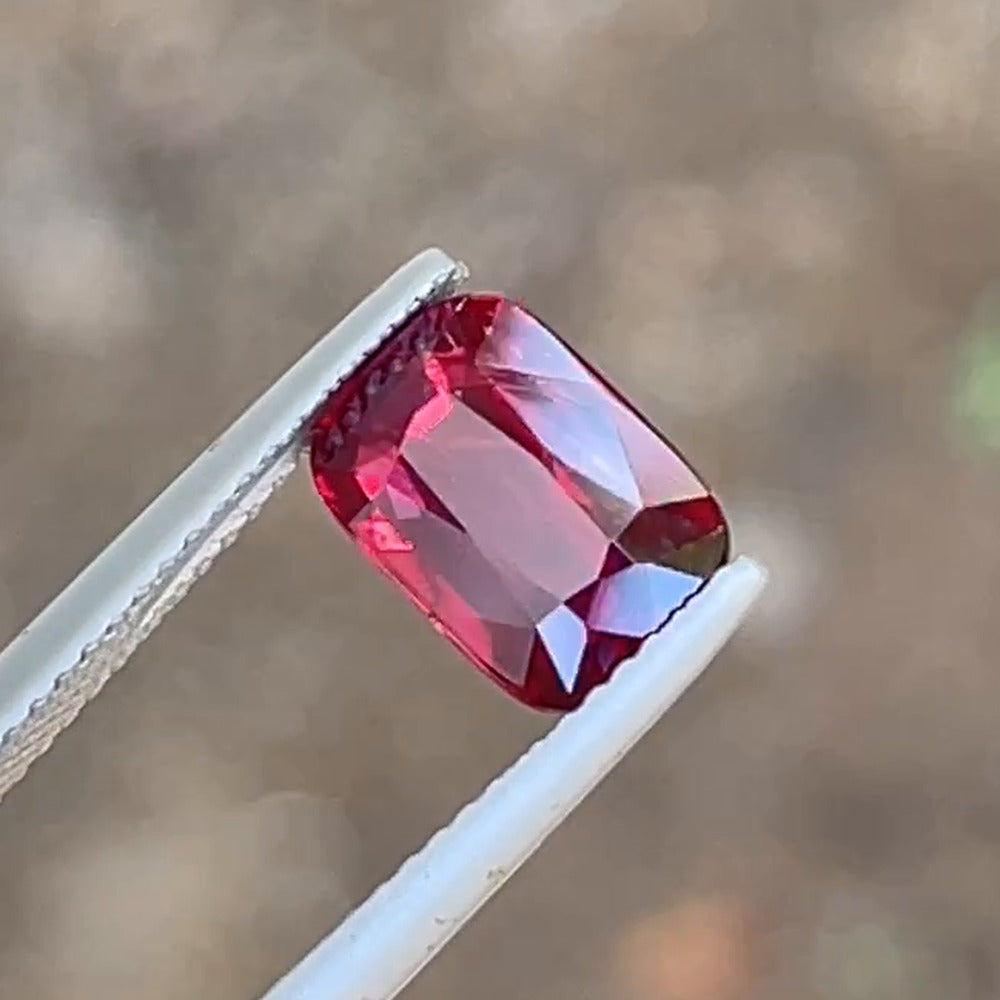Natural ruby cushion 2.55 ct, face-up photo