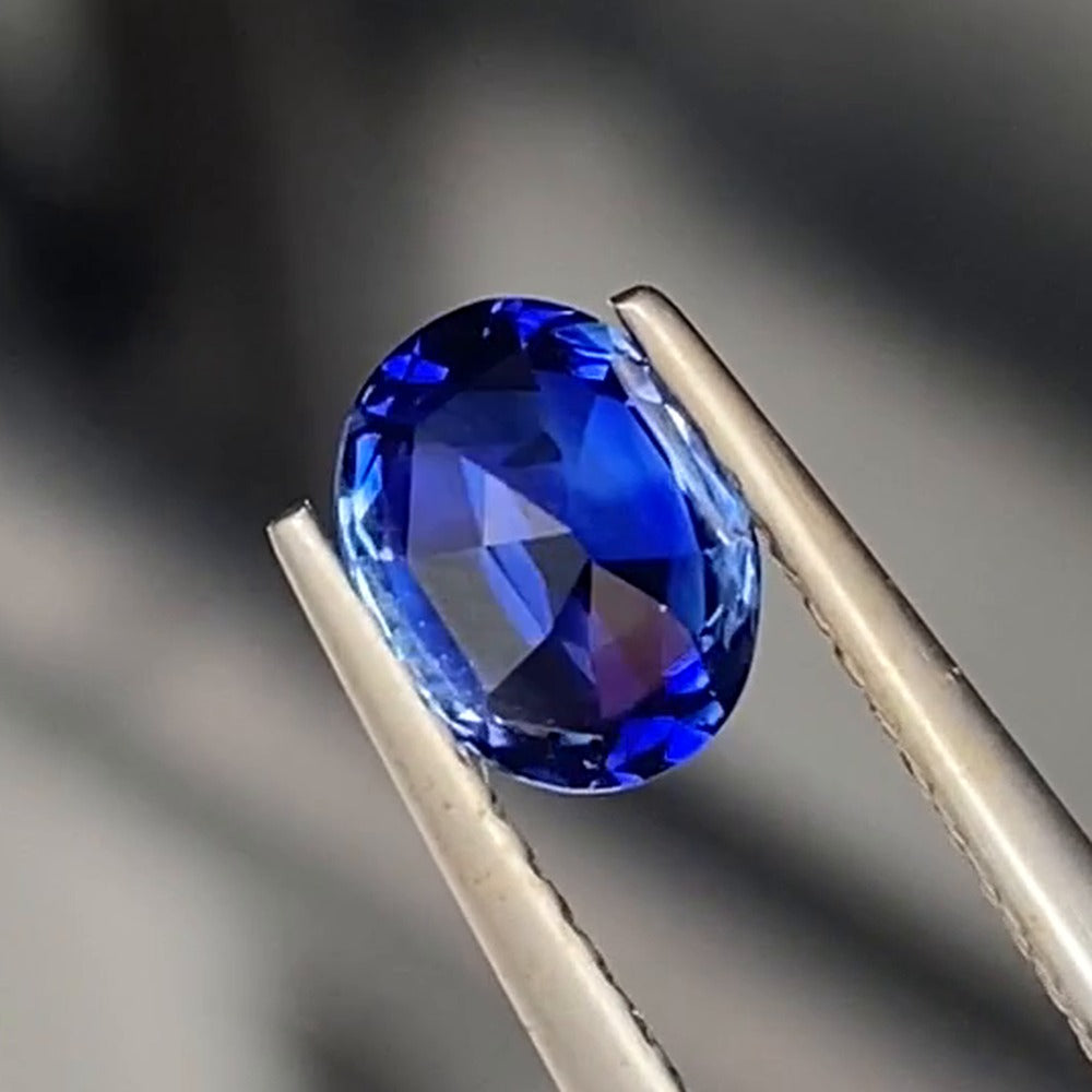 Natural Blue Sapphire Oval 1.13 ct – Royal Blue, No Heat, face-up photo